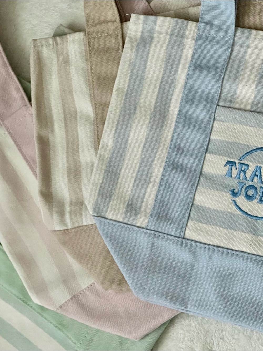 TRADER’S JOE Pastel Mini Tote SET OF 4 - Picture 2 of 15